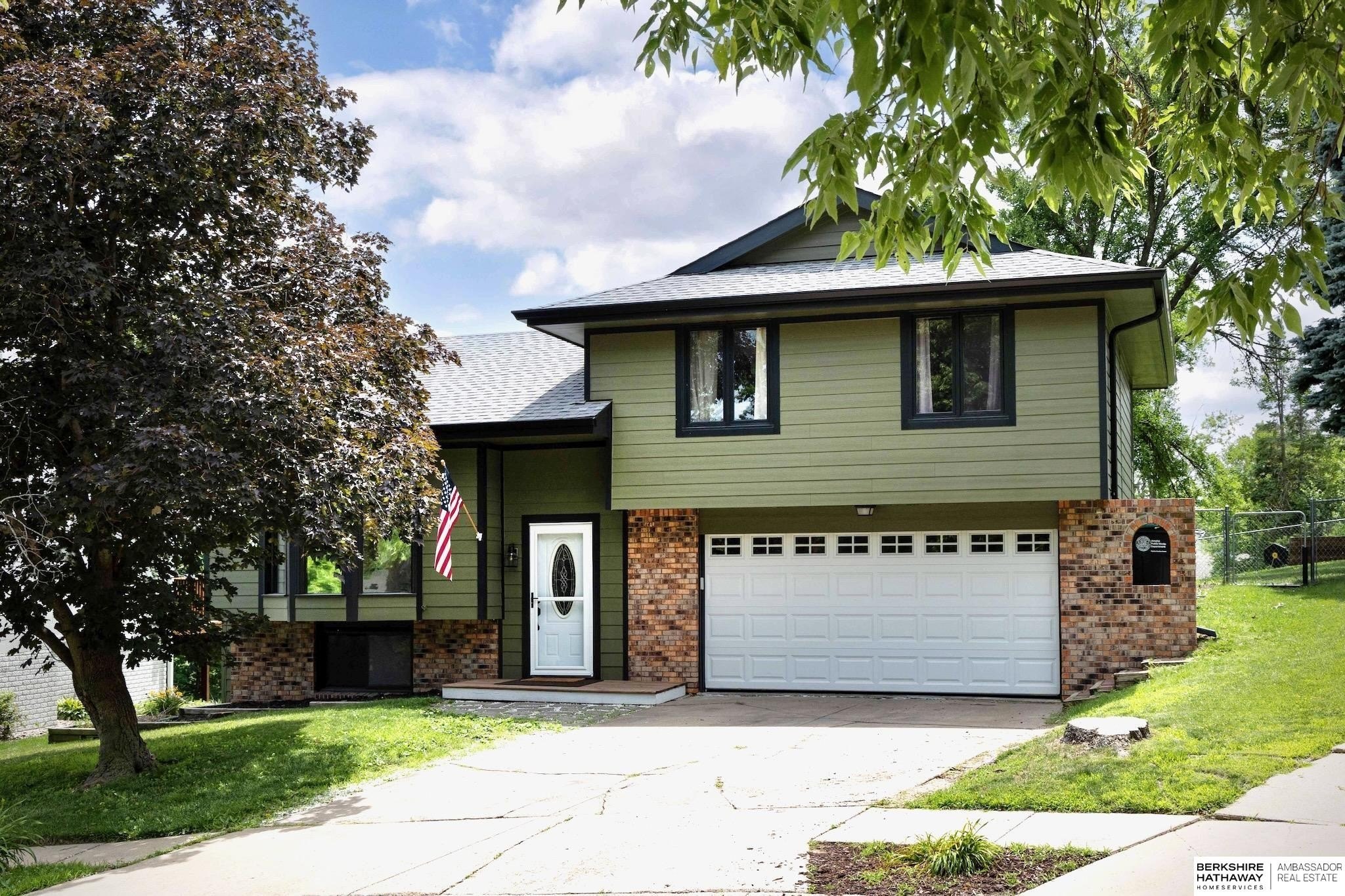 Single Family 3BR 3BA - 11431 Kansas Circle, Omaha, NE