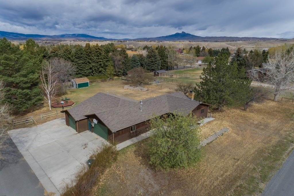 Single Family 5BR 2BA - 215 44th St N, Cody, WY