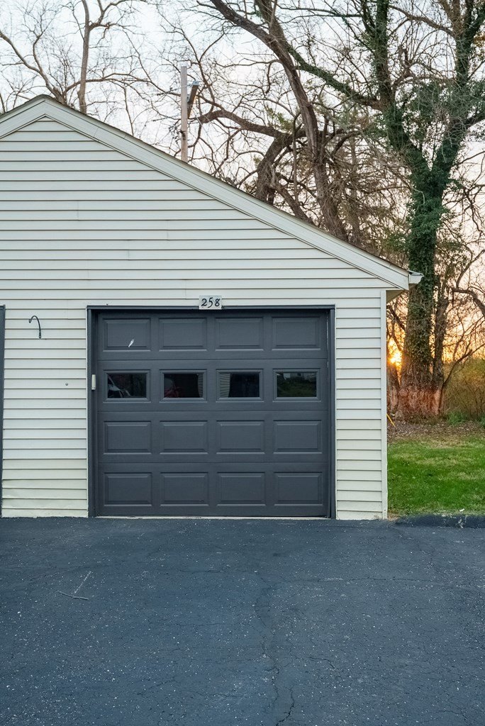 Single Family 2BR 4BA - 258 Independence Drive, Chillicothe, OH