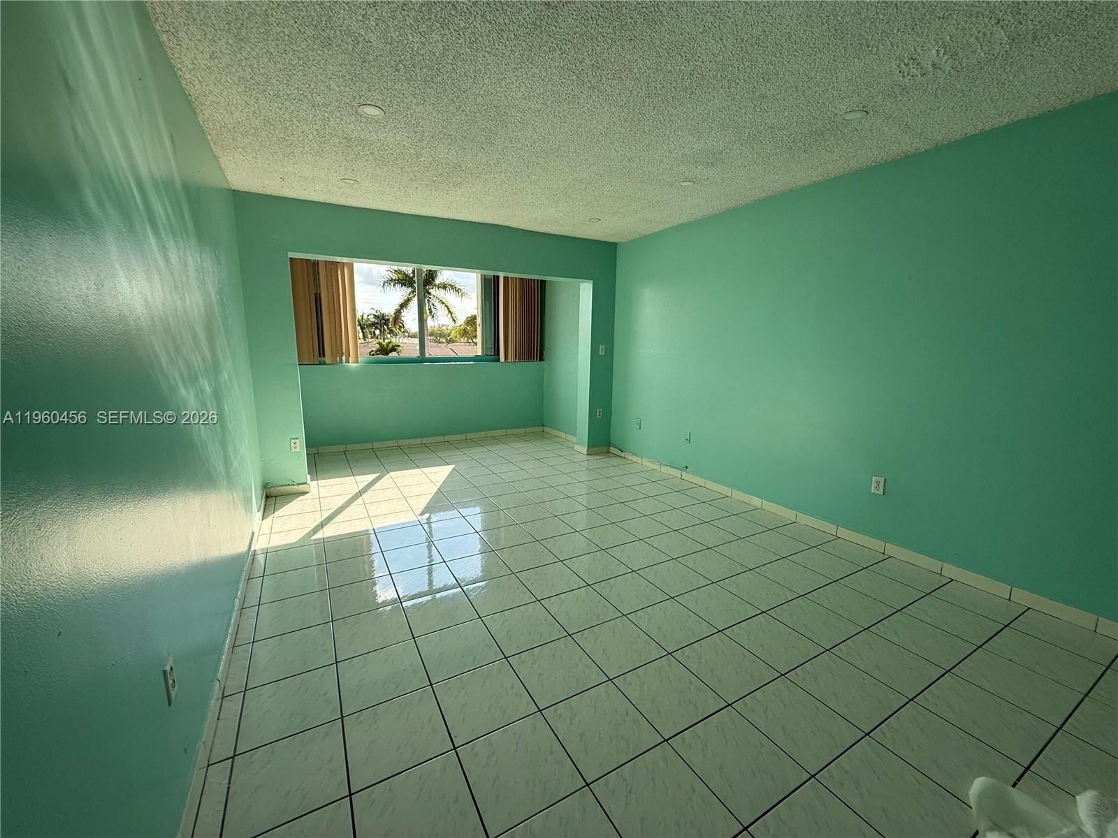 Condo 2BR 2BA - 1555 W 44th Pl, Hialeah, FL