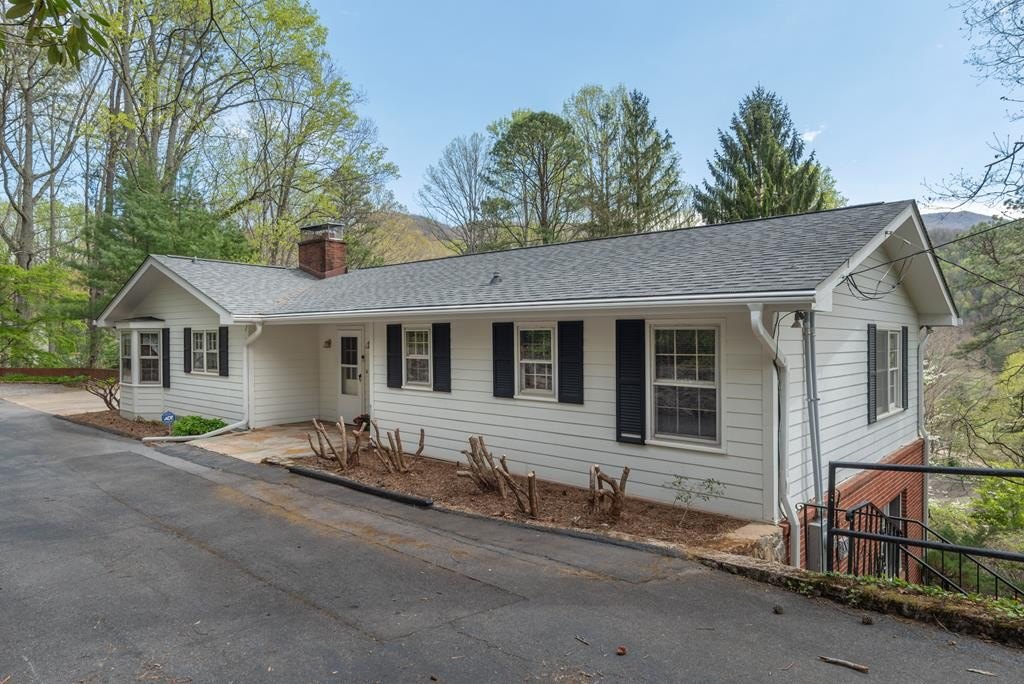 Single Family 4BR 4BA - 220 Ridge Road, Waynesville, NC
