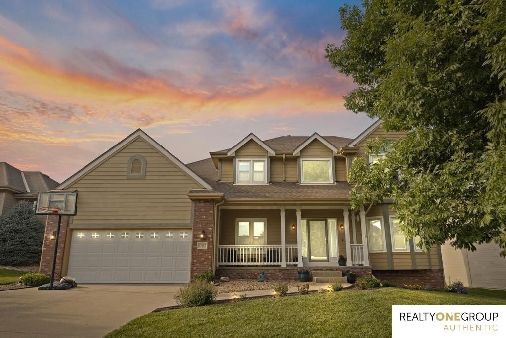 Single Family 4BR 4BA - 17812 Washington Circle, Omaha, NE