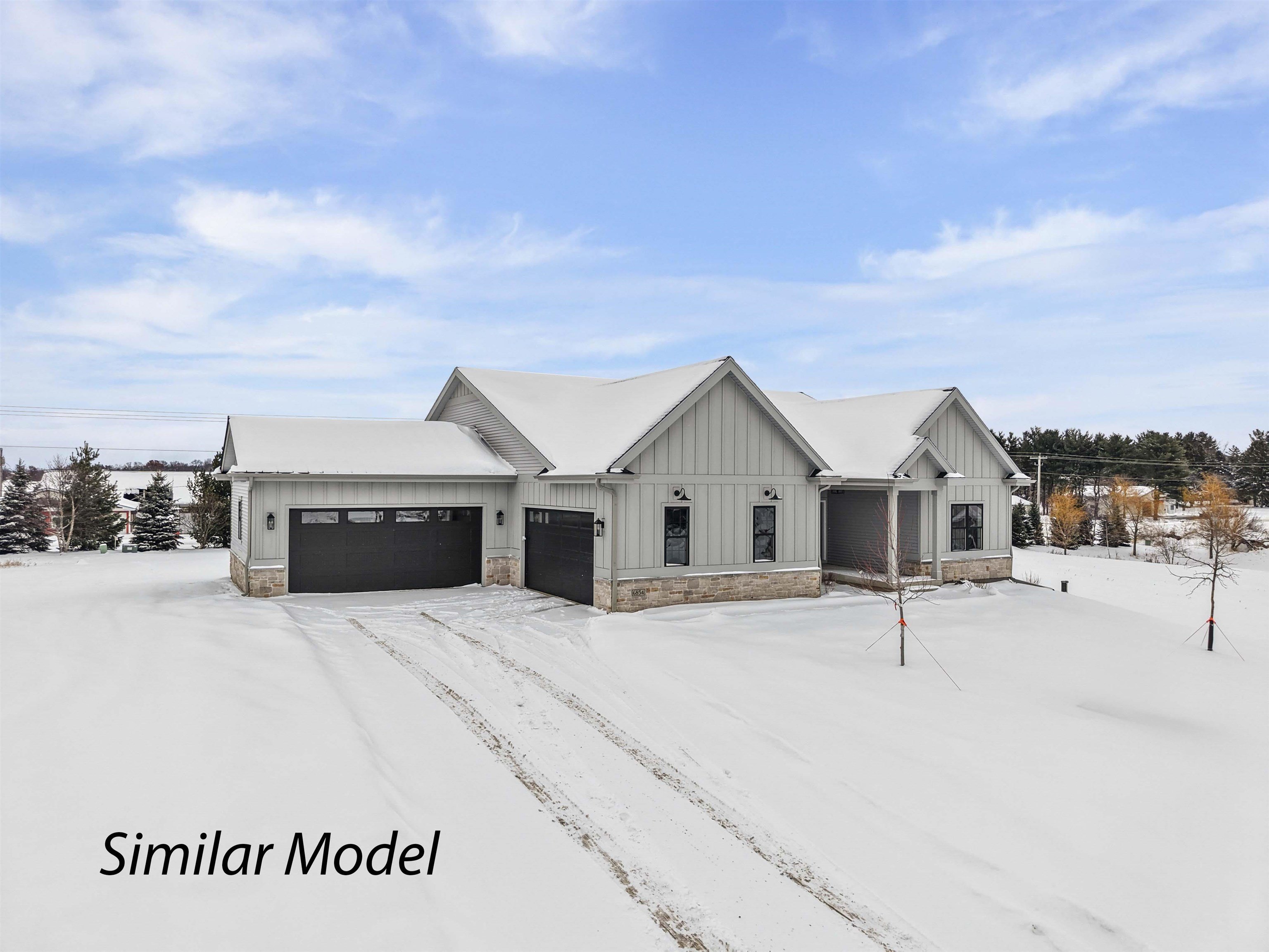 Single Family 4BR 4BA - 130 Jwana Circle, Oregon, WI