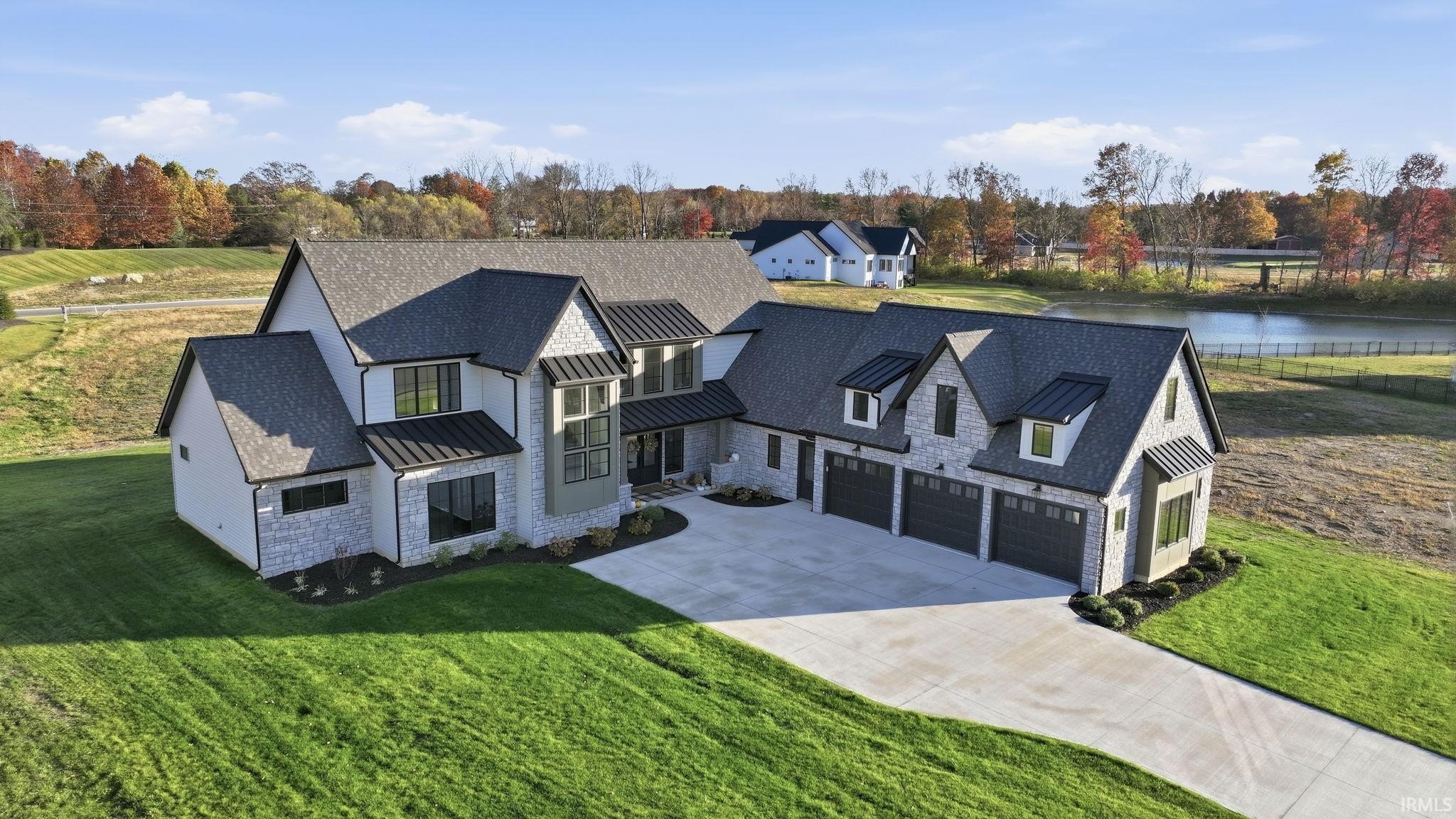 Single Family 4BR 4BA - 594 Contour Cove, Huntertown, IN