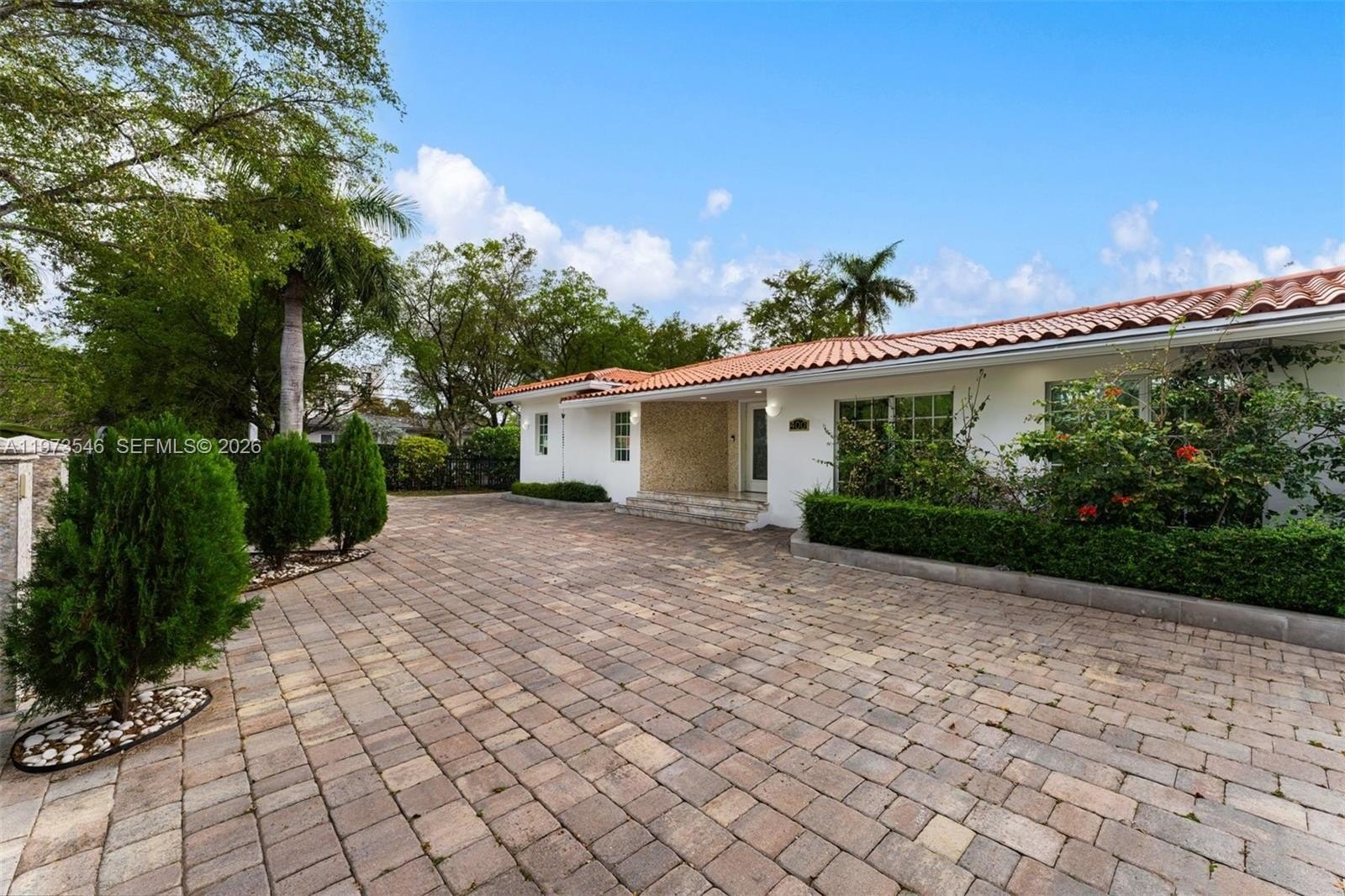 Single Family 4BR 4BA - 400 SW 24th Rd, Miami, FL