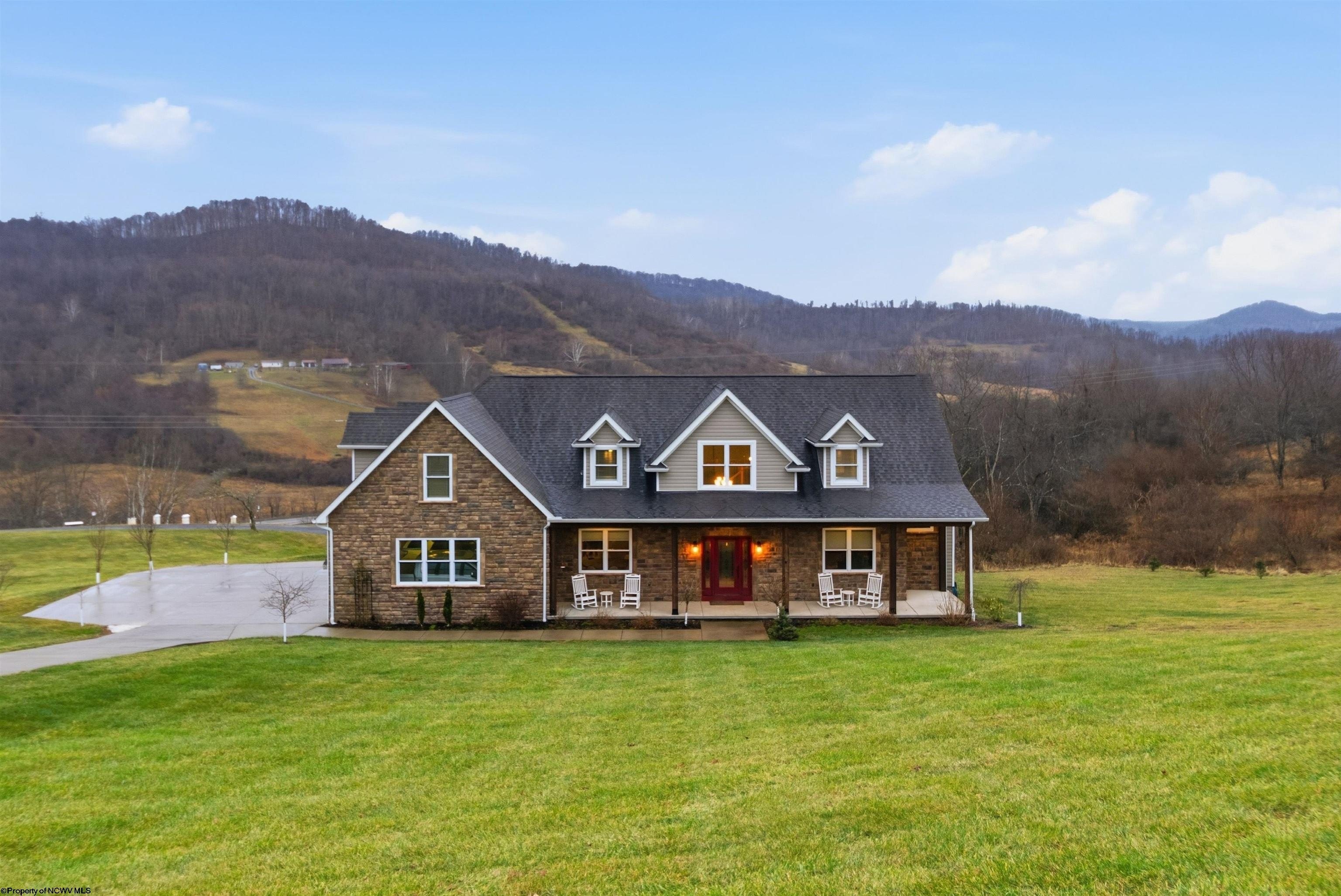 Single Family 4BR 4BA - 20 Blue Quill Road, Bridgeport, WV