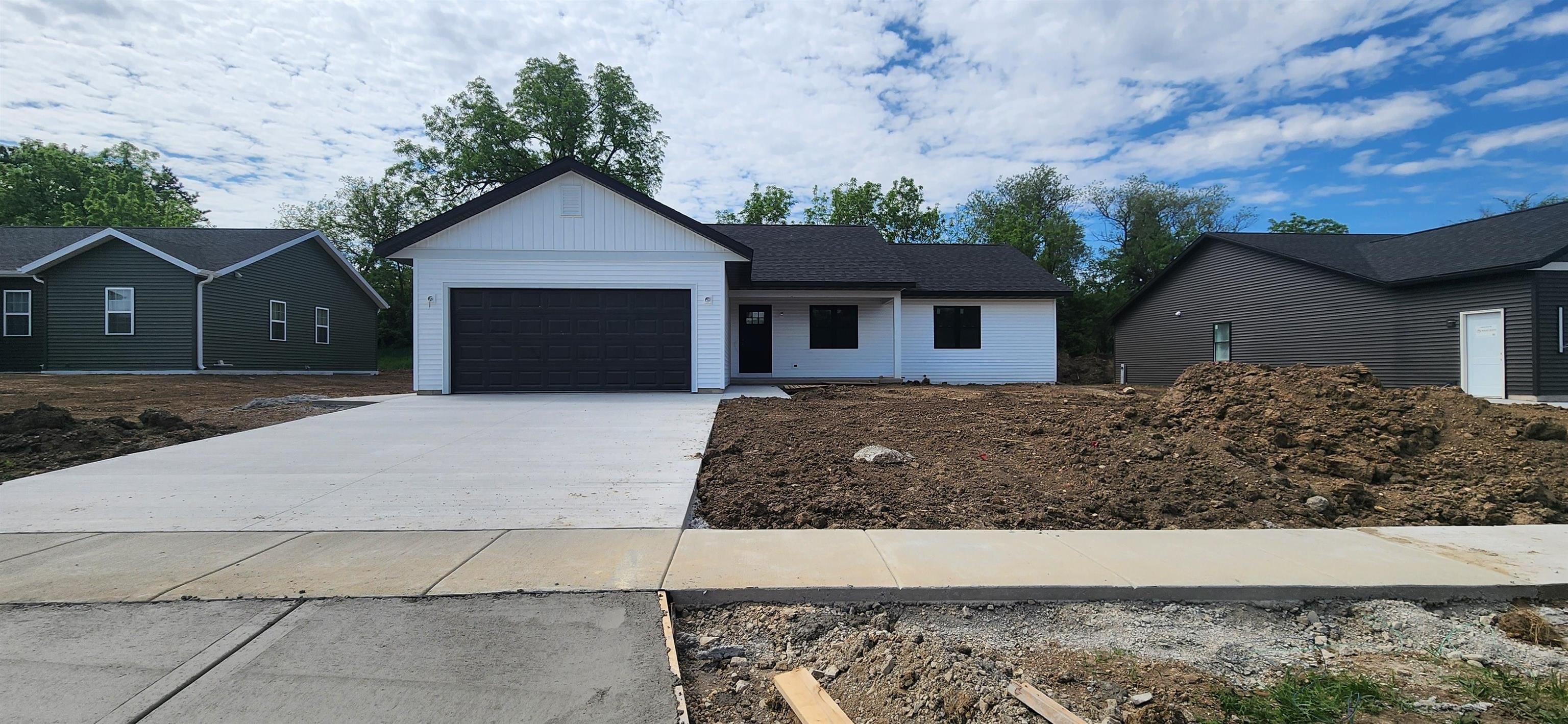 Single Family 3BR 2BA - 103 Rolling Meadow Drive, Darien, WI
