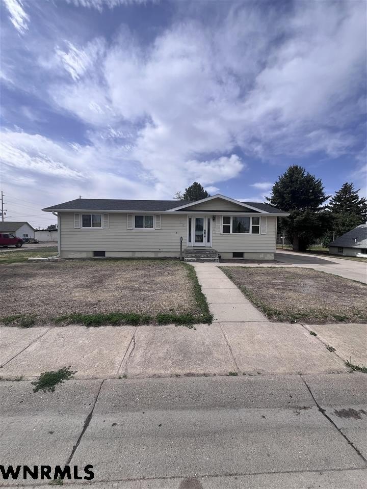 Single Family 5BR 3BA - 755 E 9TH STREET, Alliance, NE