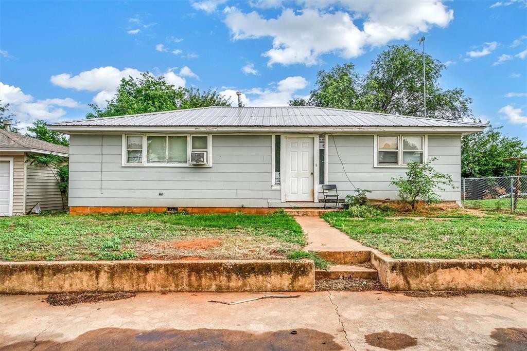 Single Family 2BR 1BA - 714 W Tom Stafford Street, Weatherford, OK