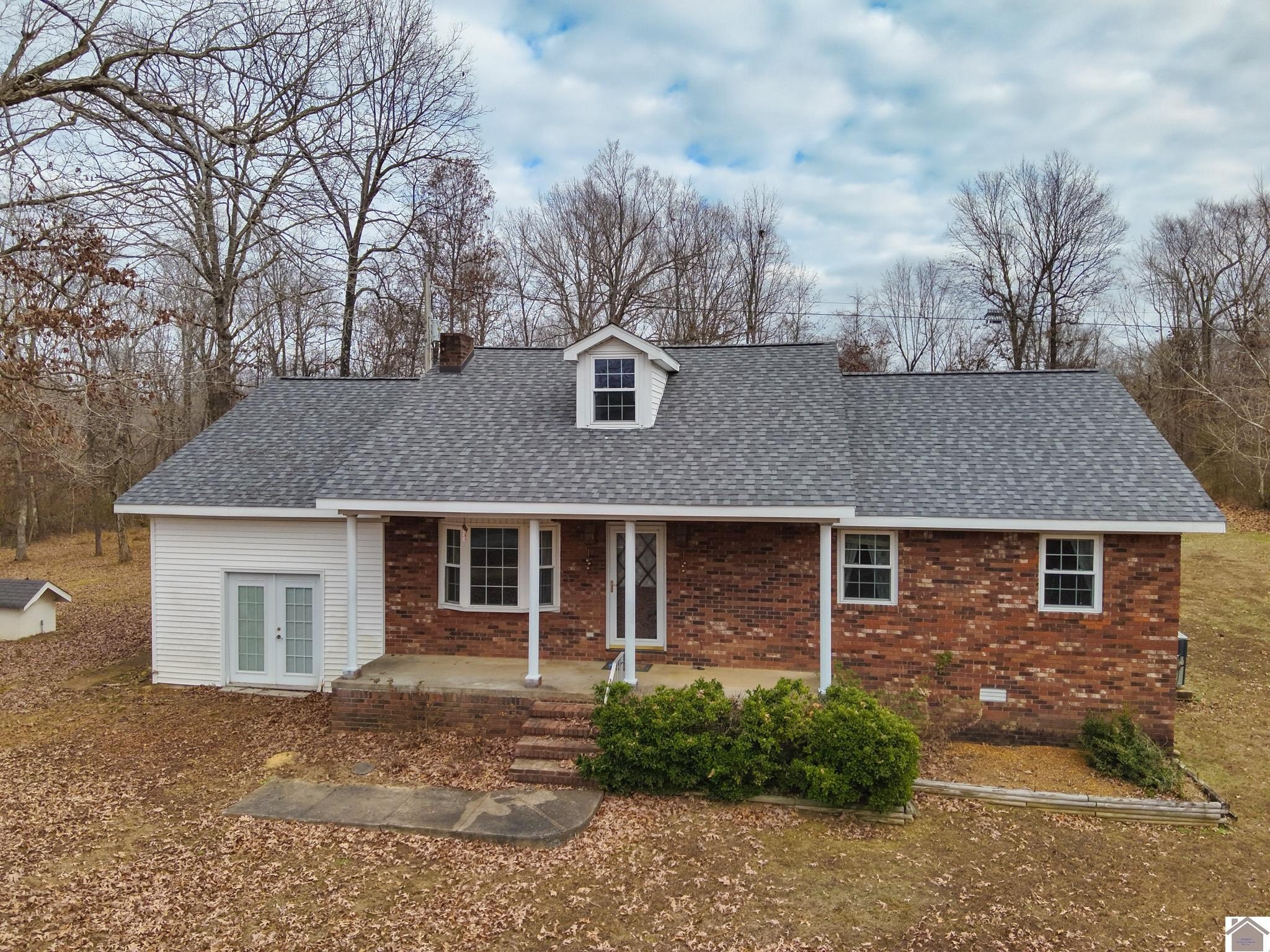 Single Family 3BR 1BA - 178 Lawson Ln, Benton, KY