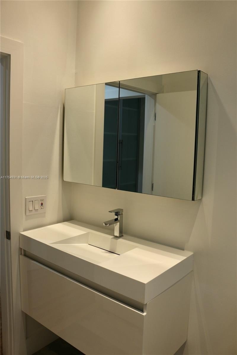 Condo 1BR 1BA - 929 Michigan Ave, Miami Beach, FL