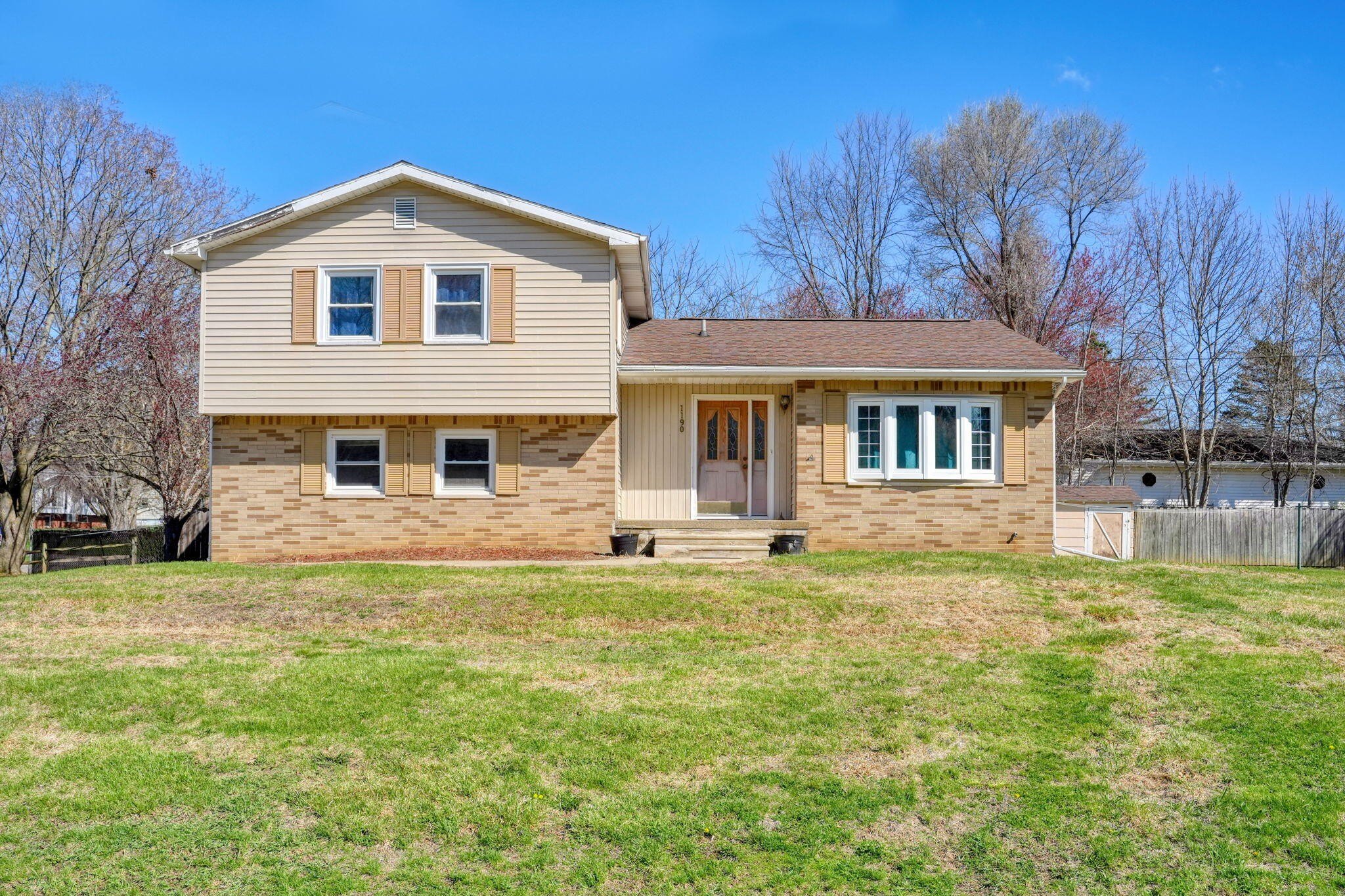 Single Family 3BR 4BA - 1190 Ferndale Road, Jackson, MI
