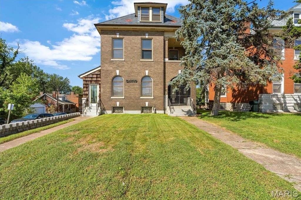 Single Family 4BR 3BA - 3831 S Grand Boulevard, St Louis, MO