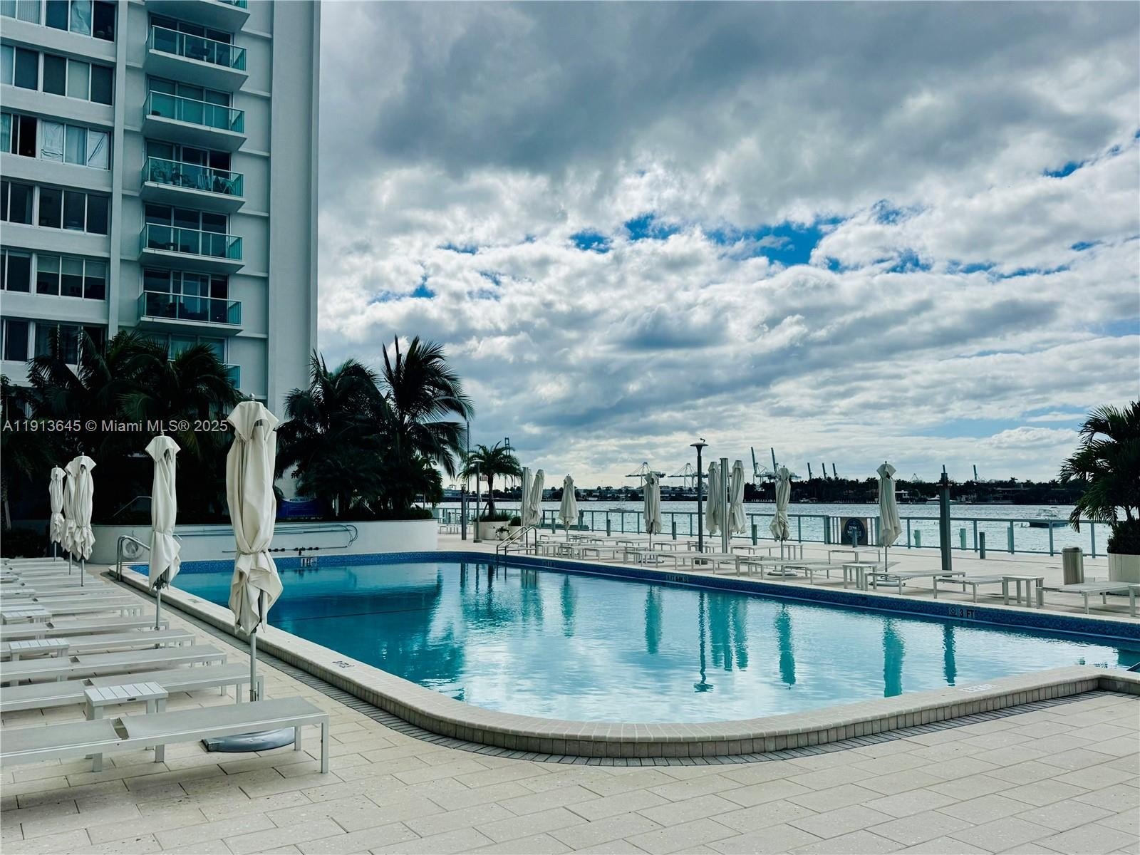 Condo 1BA - 1000 West Ave, Miami Beach, FL